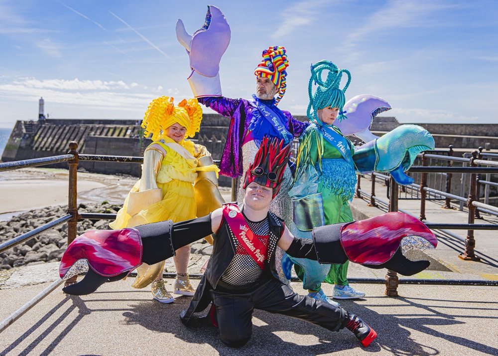 Crabulous Cast at Porth Cawl Resize